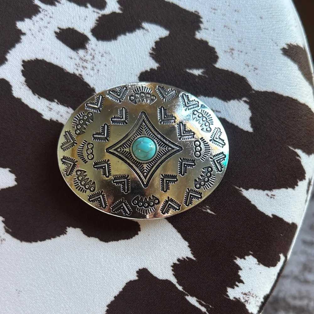 Antique-Style Oval Silver-Tone Western Concho Pin